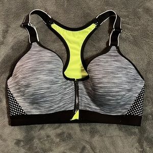 Maidenform Sports Bra 34C Zippered Front Underwire